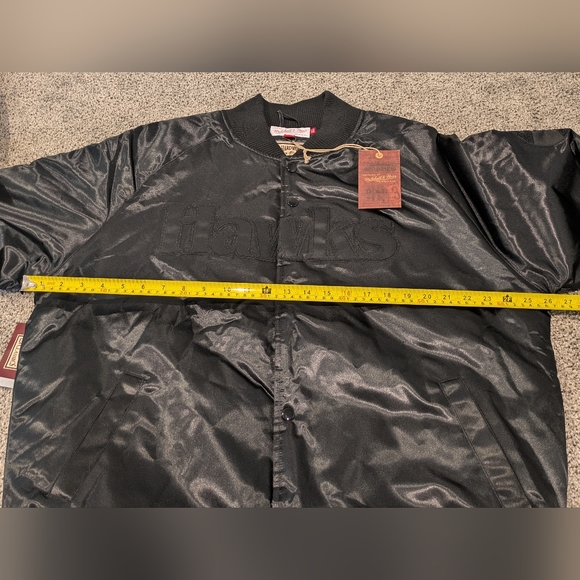 NWT Mitchell & Ness Hardwood Classic Jacket Size XL Atlanta Hawks NBA BLACKOUT - Picture 2 of 13